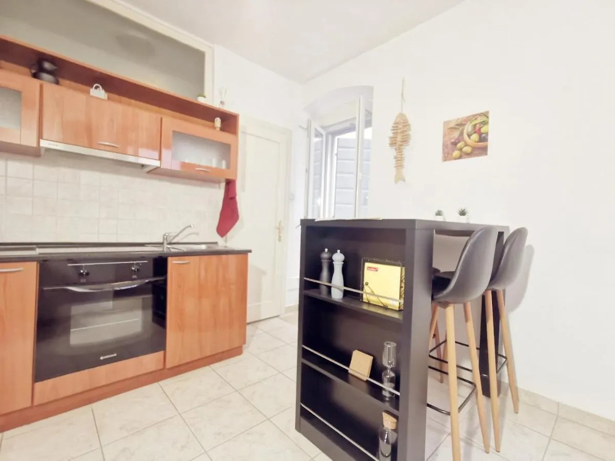 One Bedroom Apartment In The Old Town スプリト